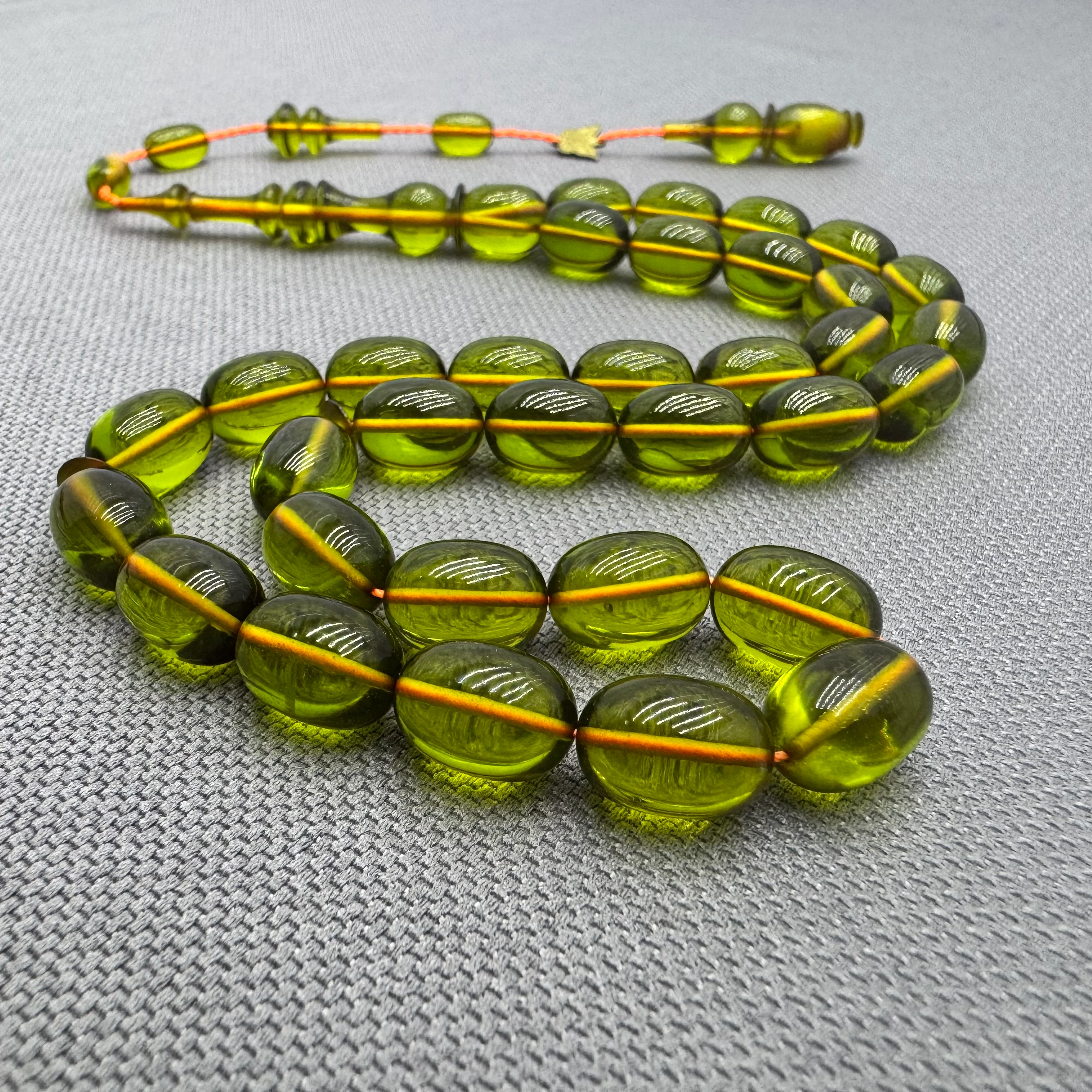 Emine REŞVANİ Usta İşçilikli Yeşil Badem Kesim Ateş Kehribar Tespih